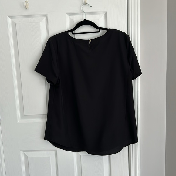 Black S/S Merona XXL top keyhole and button at back neck. excellent condition. - Picture 4 of 6